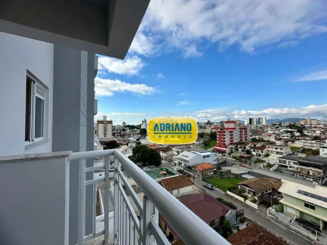 Apartamento com 2 dormitórios à venda, 61 m² por R$ 649.000,00 - Capoeiras - Florianópolis