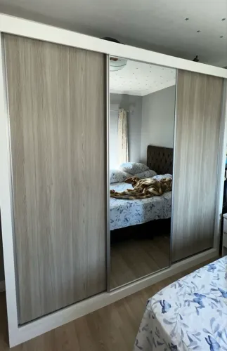 Guarda-roupa de casal 