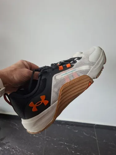Tênis Esportivo Tribase Reps Under Armour Preto E Laranja NÚMERO 43, PERFEITO ESTADO
