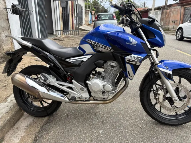 Twister 250cc com manual e chave reserva