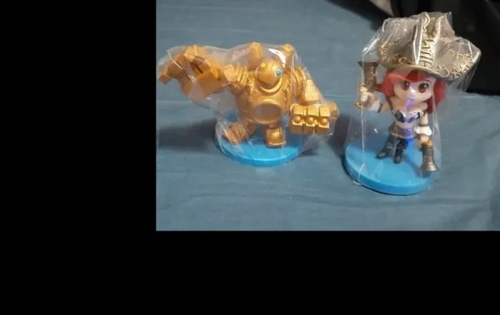 Miniaturas League of Legends 2 Peças como na foto do anúncio