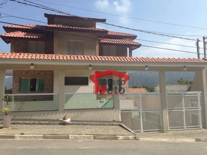Ótima residência em condomínio fechado, Serra da Cantareira!