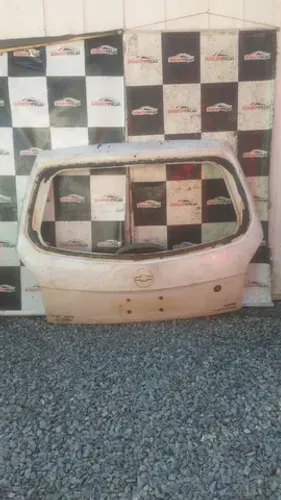 Tampa Traseira Chevrolet Celta 2012 branco