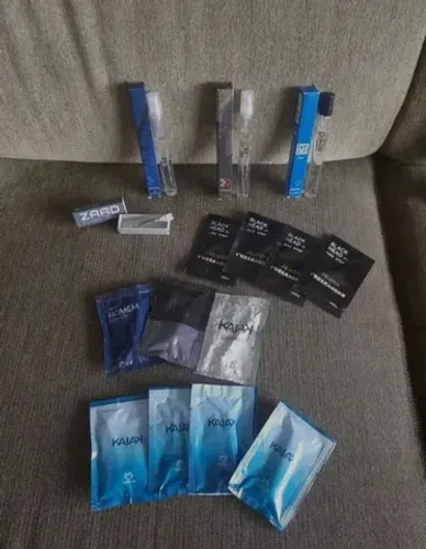 <br>Kit com perfumes, amostras e tira cravos: Quasar Brave, Quasar, Egeo Blue <br>