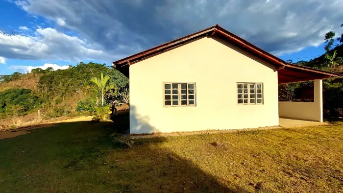 Sítio com casa em Domingos Martins. Fim de linha, terreno com topografia excelente.
