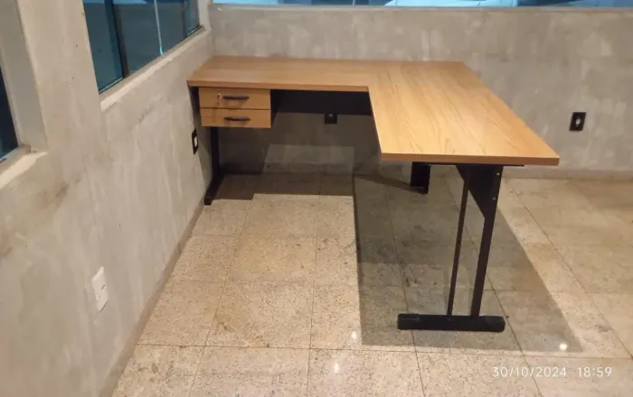 Mesas em L com gaveta 150x150 , fabricação própria