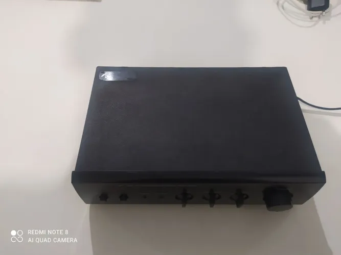 Amplificador antigo vintage funcionando
