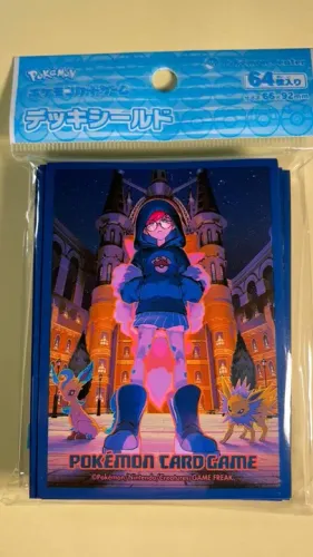 64 Sleeves do Pokemon Center Japão - Pokemon Cassiopeia (Penny) Jolteon Sleeves p/ TCG