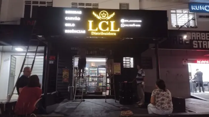 Comunicação Visual - Fachadas e revestimentos em Acm 3D - 2D - Luminosos - Totens - Placas