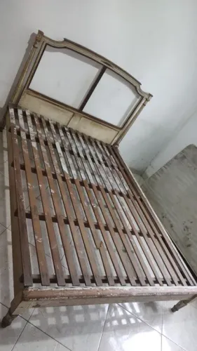 Cama antiga modelo Luís XV