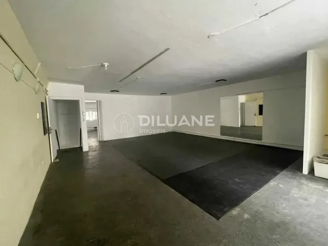 Prédio - / Comercial / Humaitá