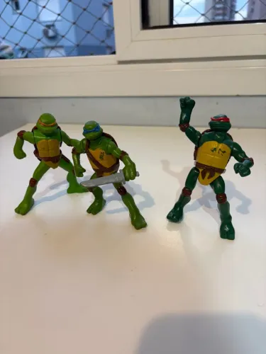 3 bonecos tartarugas ninja