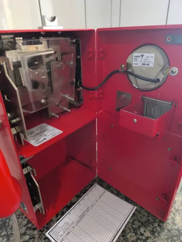 Telefone antigo orelhão