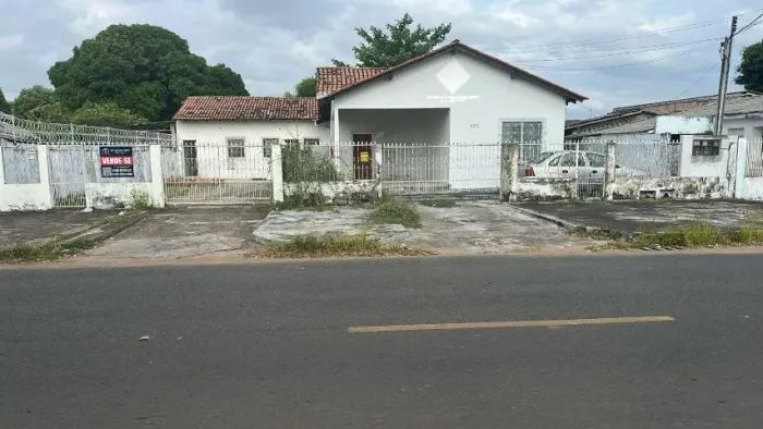 Vende-se casa no São Francisco com terreno 20 x 43 = 870m² todo documentado