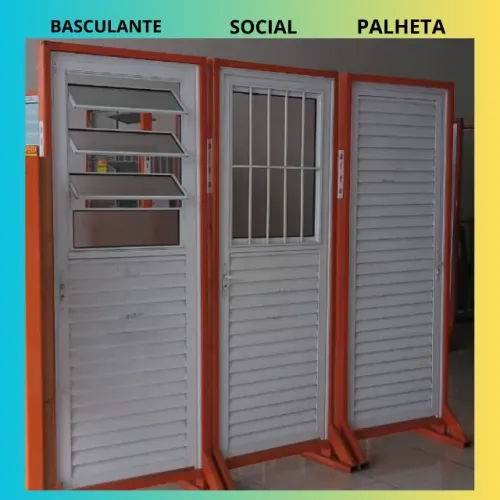 Porta aluminio branco L25 com postigo - 210x70 
