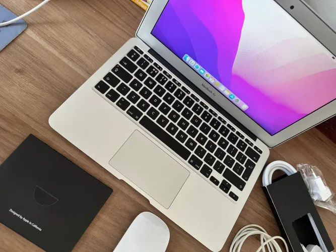 MacBook Air 11pol (A1465) - Excelente Estado