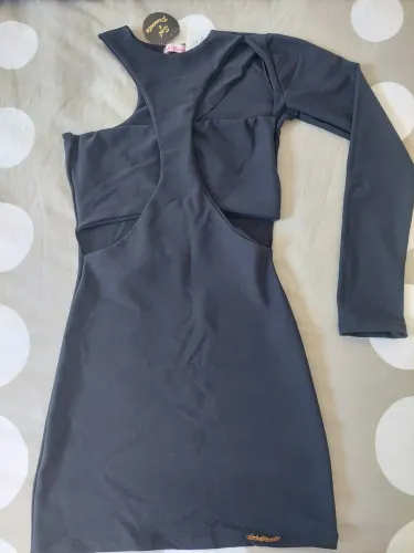 Vestido Preto com Detalhes em Cut Out