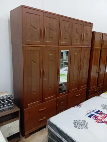 Guarda roupa novo em madeira triplex 