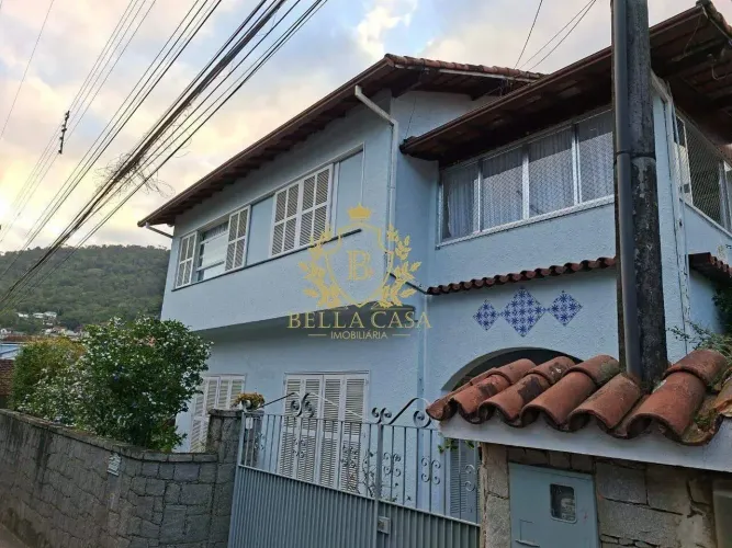 À Venda | Casa em Mosela Petrópolis/RJ Por R$ 1.350.000,00