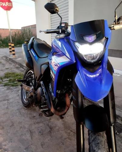 XTZ Lander 2022 em dias 