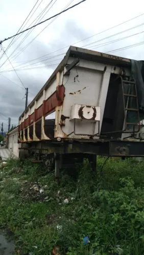 Carreta Basculante rodotec com caçamba para fazer 