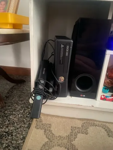 X box 360 - completo com vários jogos.