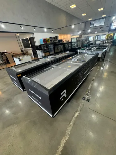 Expositor Ilha Congelados 3,00 metros vidro semi curvo Nova 