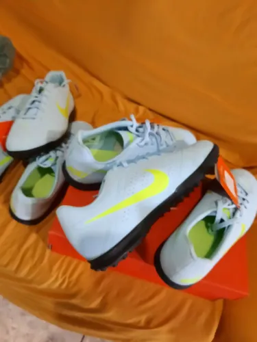 Chuteira Nike  nova original socayte números .41