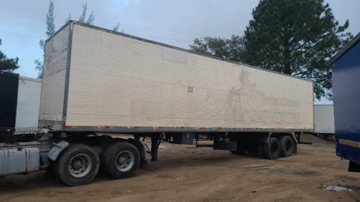 Carreta Baú 02 eixos (Cod.: 824)