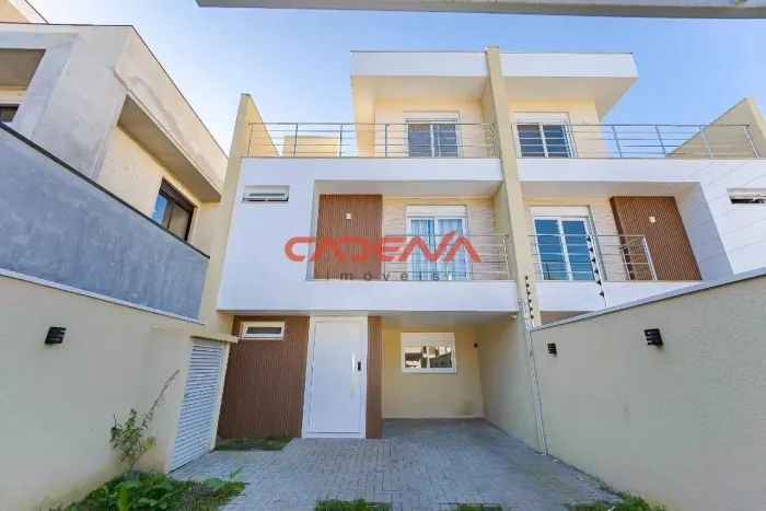 Triplex com 3 quartos e 2 vagas à venda no Santo Inácio