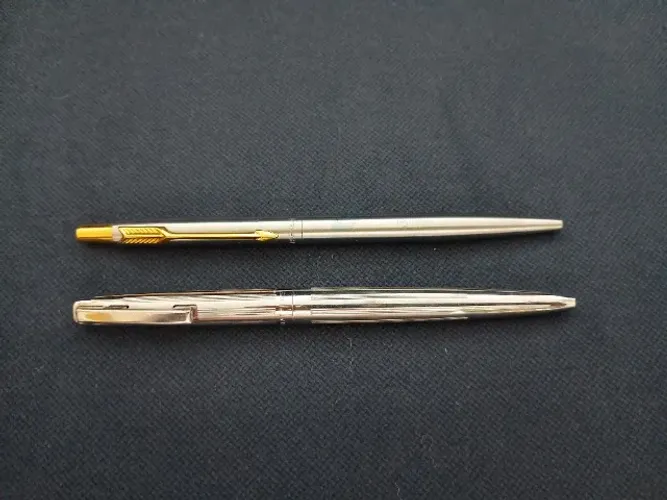 Duas canetas antigas Parker e Sheaffers esferográficas com carga funcionando