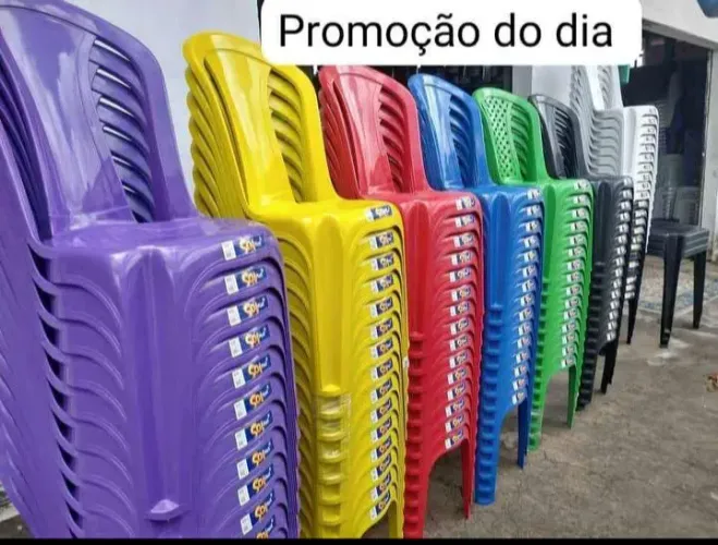 Cadeiras Plásticas Coloridas - Promoção do Dia!