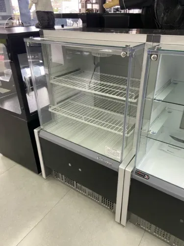VITRINE REFRIGERADA CONFEITARIA AURORA GPFA-075R - GELOPAR