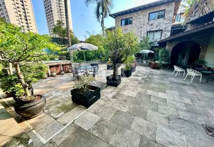 CASA/ESTÚDIO EM SÃO CONRADO!