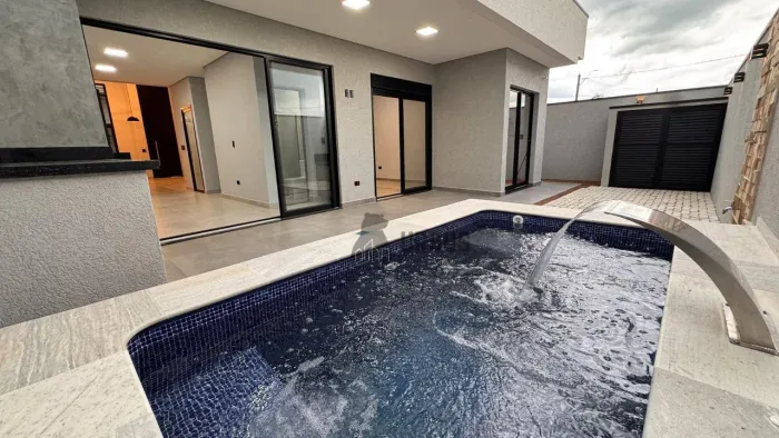 Casa com Piscina em Condomínio Fechado em Tremembé | 3 Dormitórios, 165m² e Lazer Completo