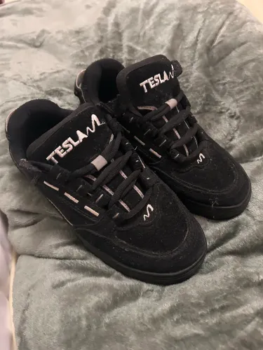 Tênis Tesla preto refletivo 