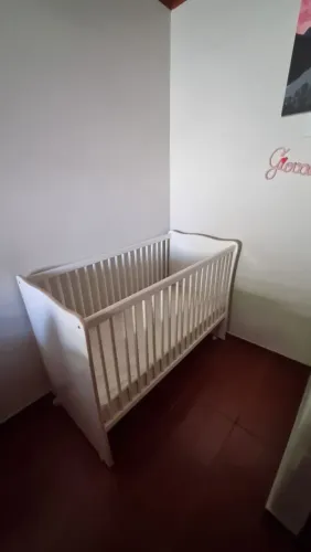 Berço Conservado Detalhe Rosa