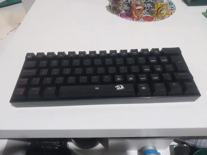 Teclado mecânico RedDragon Dragonborn Switch Red 60%