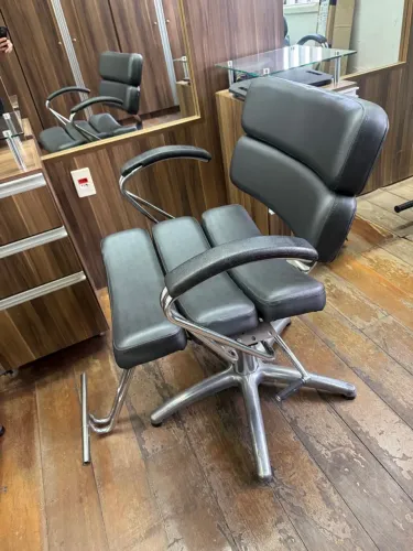 Vendo cadeira de maquiagem/cabeleireiro 