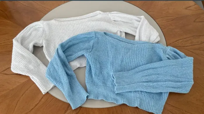 2 blusas de linha curtas Manga Longa Azul e Branco TAM M