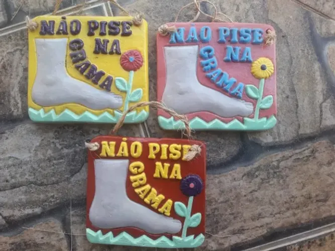 Placa decorativa jardim cimento pintada a mão