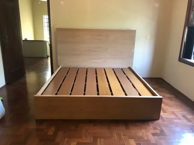 CAMA DE CASAL KING - QUARTOS ETC, - 02 anos de uso - LINDA