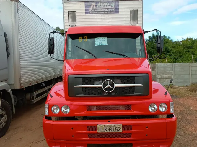 Caminhão baú vendo 