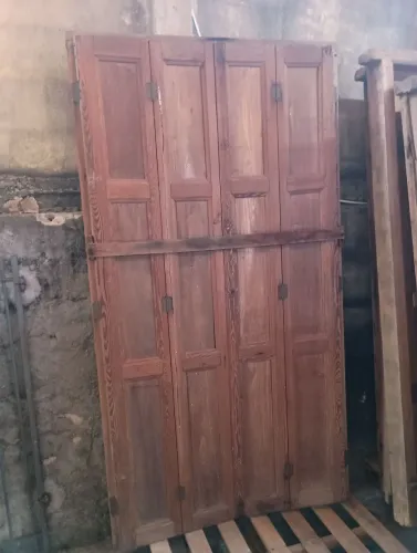 Portas de madeira Pinho de Riga demolição 2,55X1,20m 