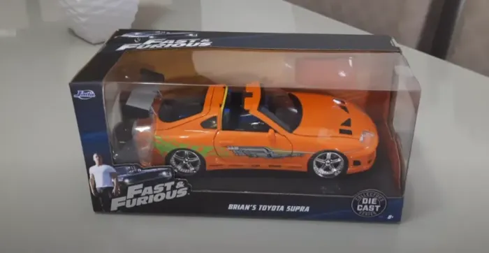 MINIATURA TOYOTA SUPRA VELOZES E FURIOSOS 1/24 - JADA TOYS