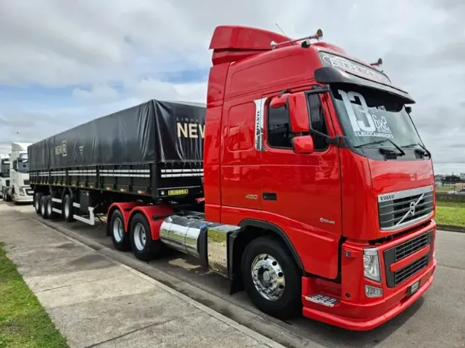 Volvo FH 460 6x2 Globetrotter Ano 13 Aut + 4 Eixo Guerra ano 23 13.5 x 1.80mts sem pneus 