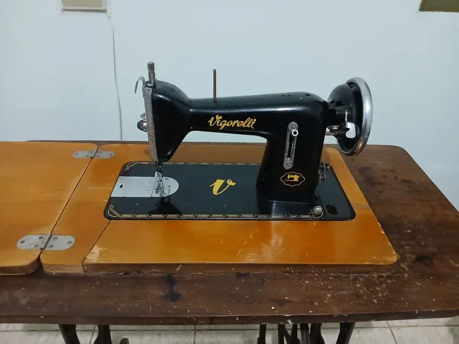 Máquina de costura vigorelli