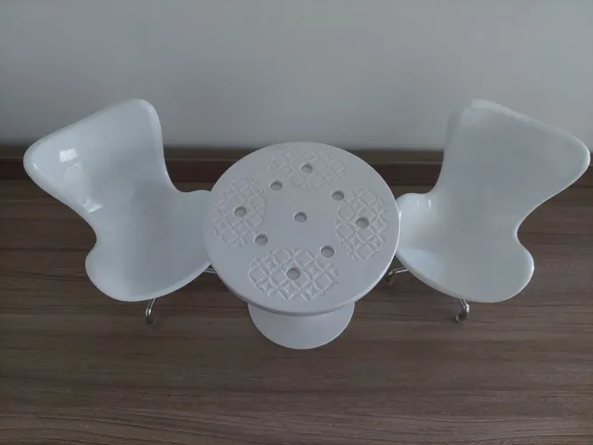 Promoção- Conjunto de mesa e cadeiras para Barbie