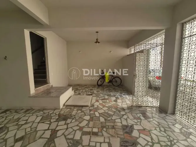 Casa em Condomínio - Triplex / Residencial / Botafogo