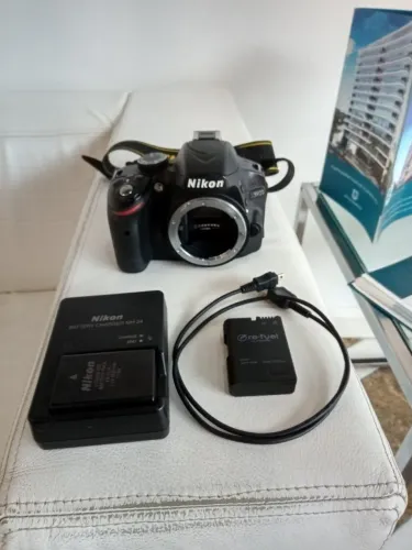 Camera Nikon D3200 + Cartão de Memória 16GB